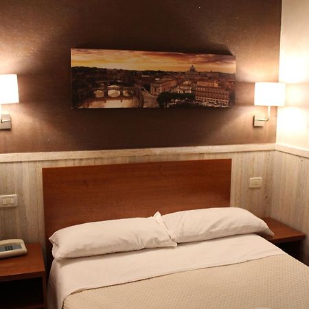 Hotel Pyramid Рим Экстерьер фото