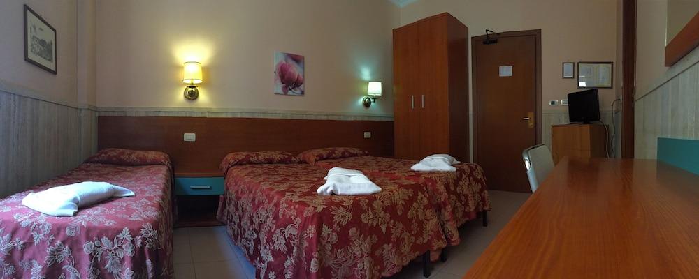 Hotel Pyramid Рим Экстерьер фото