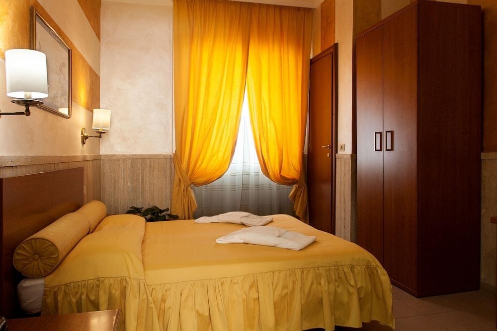 Hotel Pyramid Рим Экстерьер фото