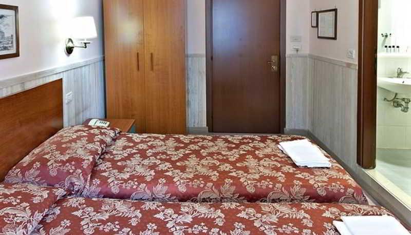 Hotel Pyramid Рим Экстерьер фото