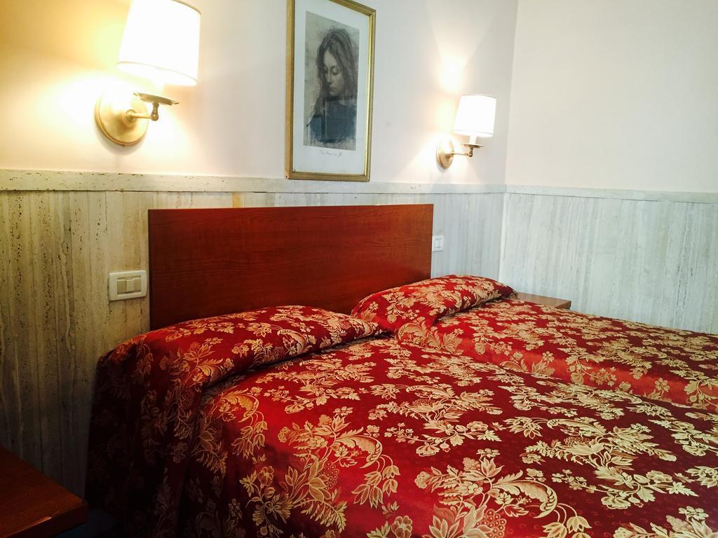Hotel Pyramid Рим Экстерьер фото